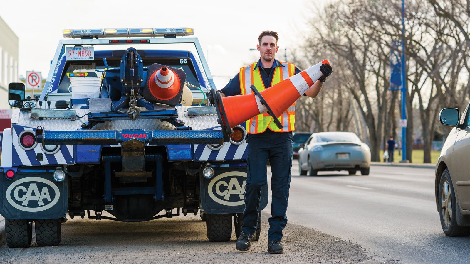 Alberta tow truck drivers call for more roadside awareness after