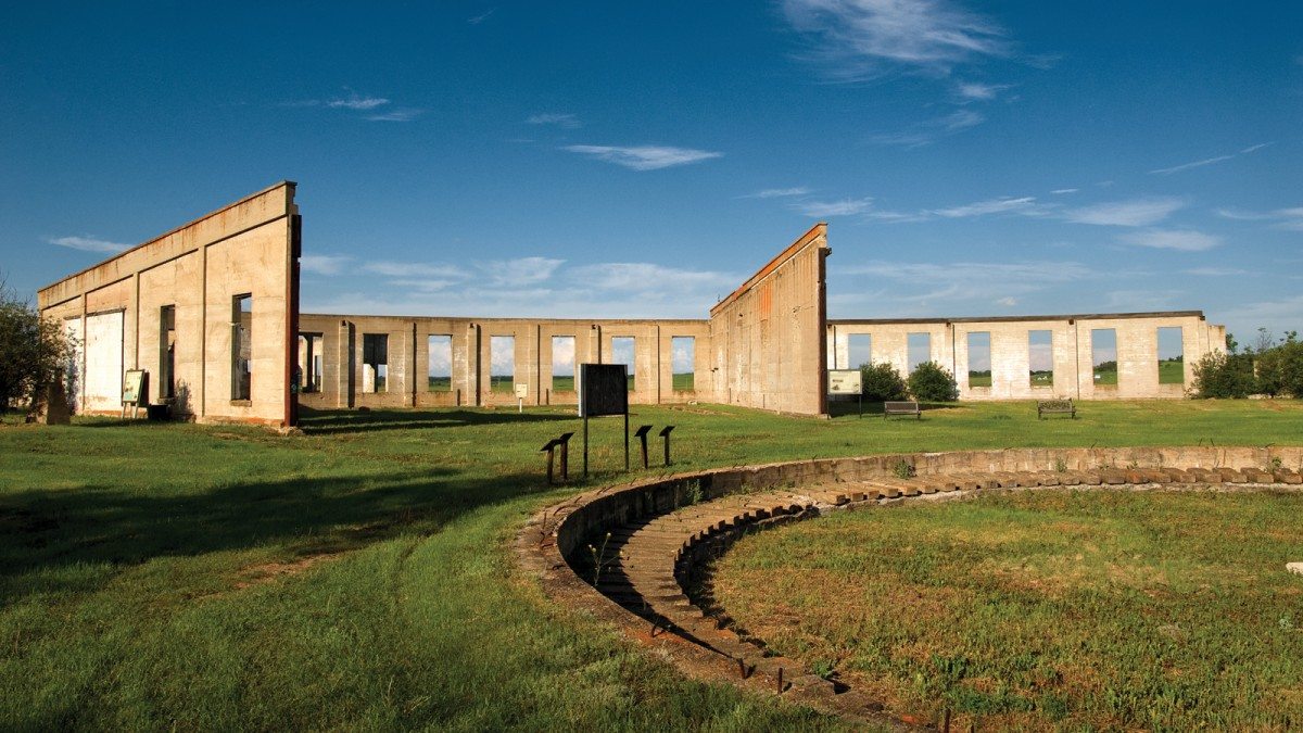 ThingstoDoinAlbertaSummer2017BigValleyRoundhouse AMA