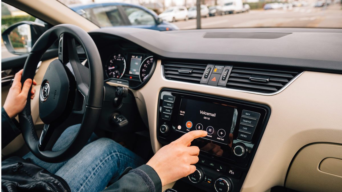How Dashboards Contribute to Distracted Driving - AMA