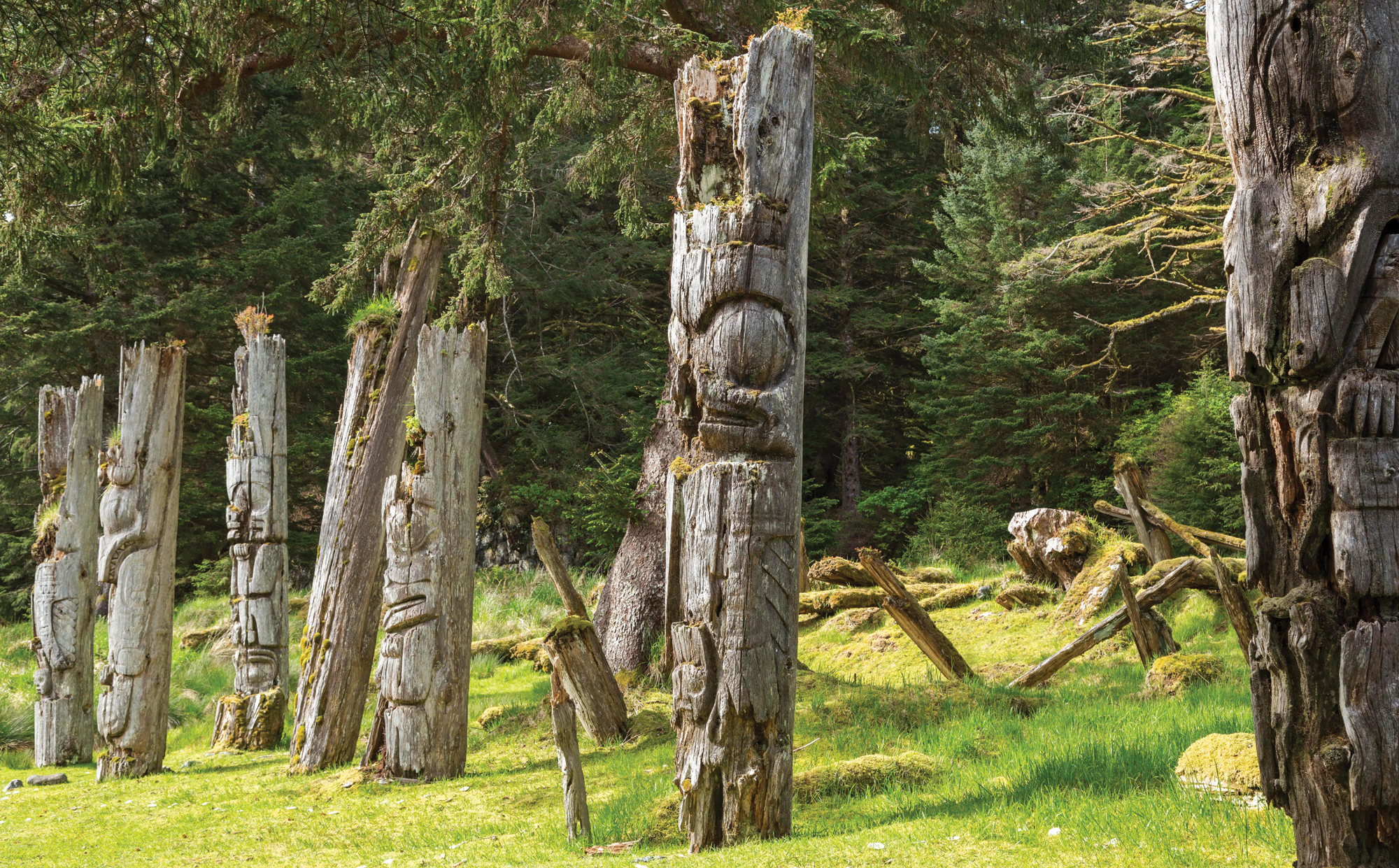 sgang gwaay british columbia canadian historic sites haida gwaii totem poles